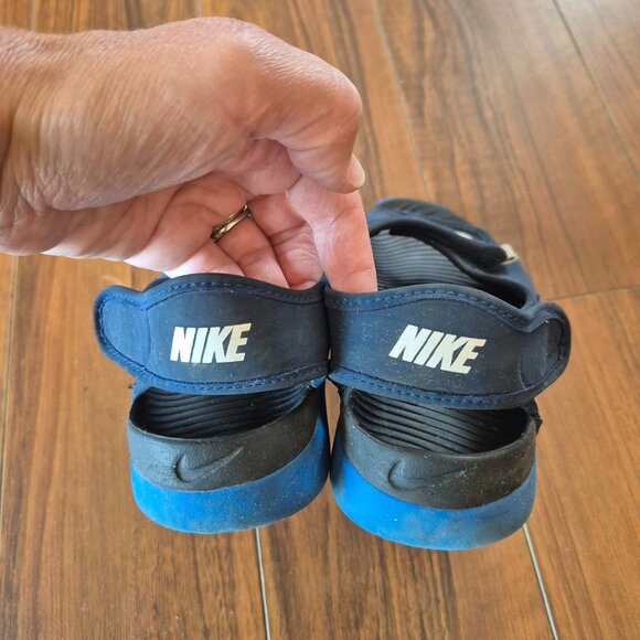 Youth Size 2 Nike Sport/Water Sandals - Picture 2 of 5